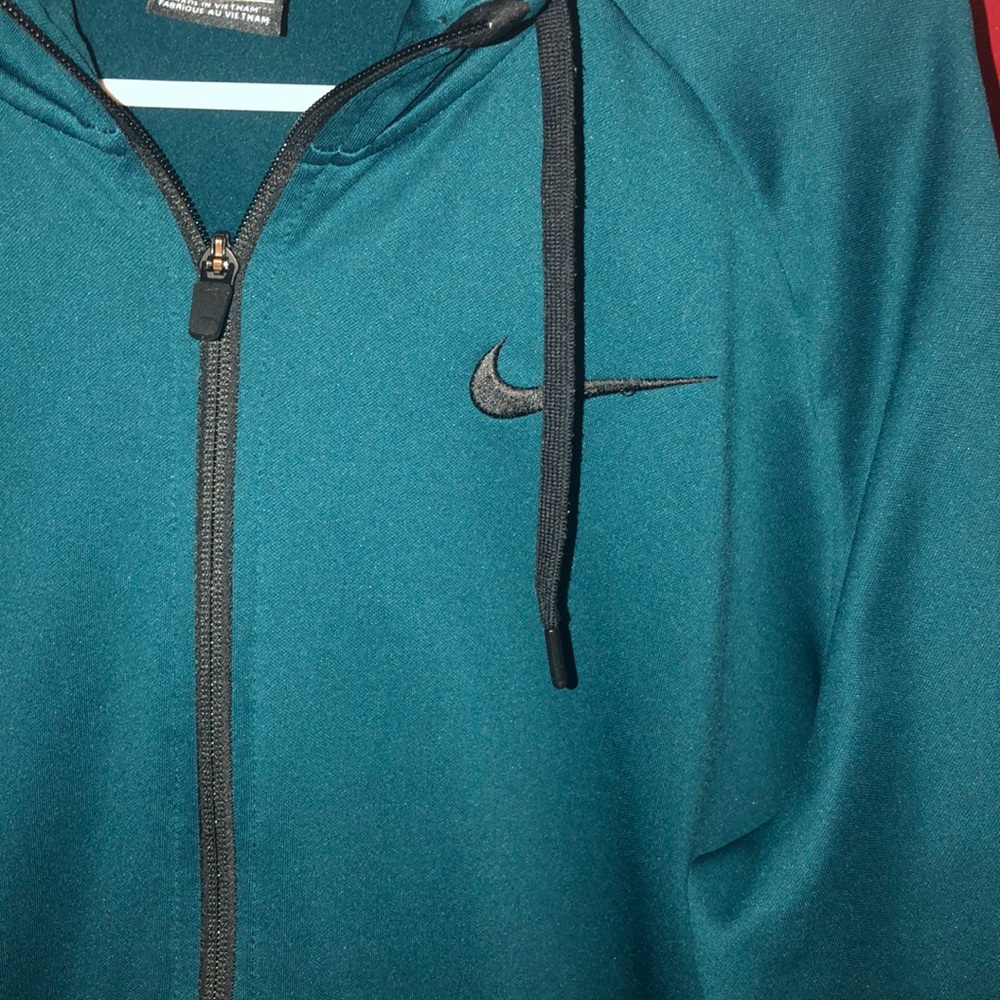 A Nike men’s sweater - Picture 2 of 5